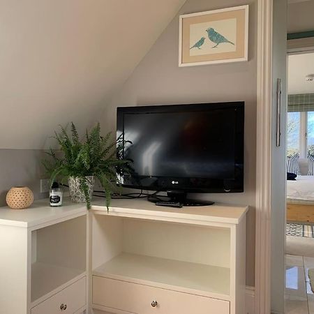 Апартаменты Annexe Near Malmesbury / Tetbury Hankerton Экстерьер фото